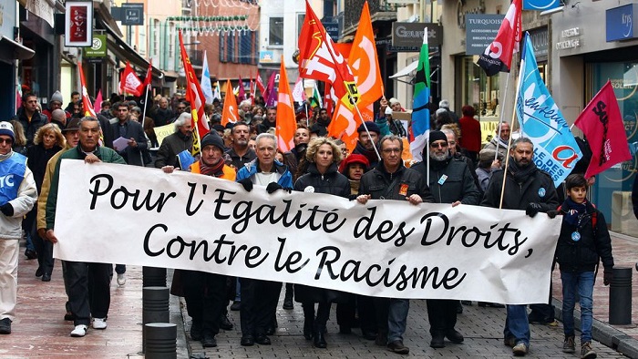 Le racisme aux trousses: La France face à ses démons
